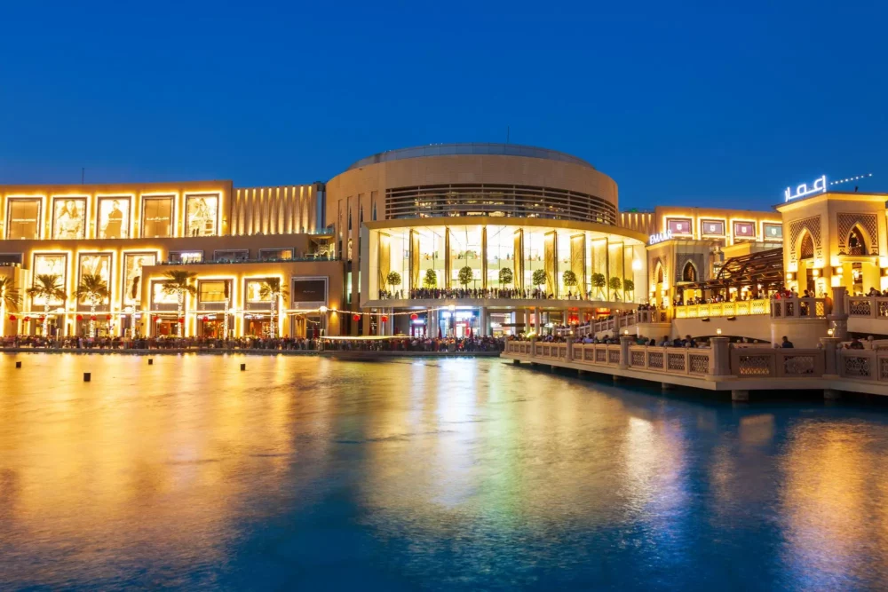 gece ışığında dubai mall